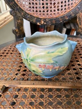 Roseville bleeding heart pattern small bowl in blue